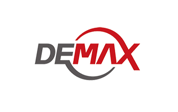 Logoja e Grupit Shandong Demax që përmban inicialet DBDMC me shkronja të guximshme, duke simbolizuar cilësinë dhe inovacionin në prodhimin e materialeve të ndërtimit.